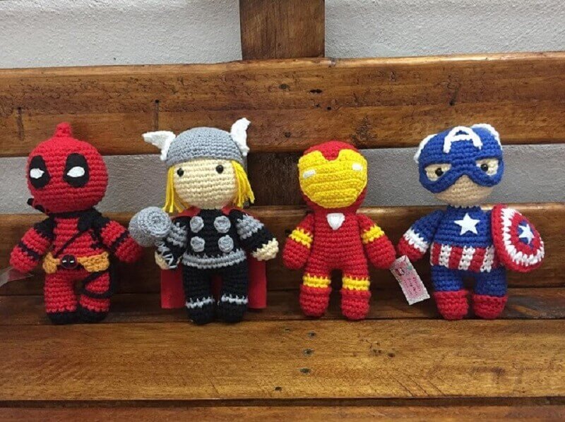 Bonecos de super heróis feitos de amigurumi Foto Eduarda Serviços