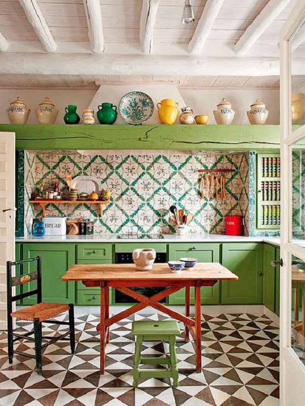 Cozinha com papel de parede retro verde