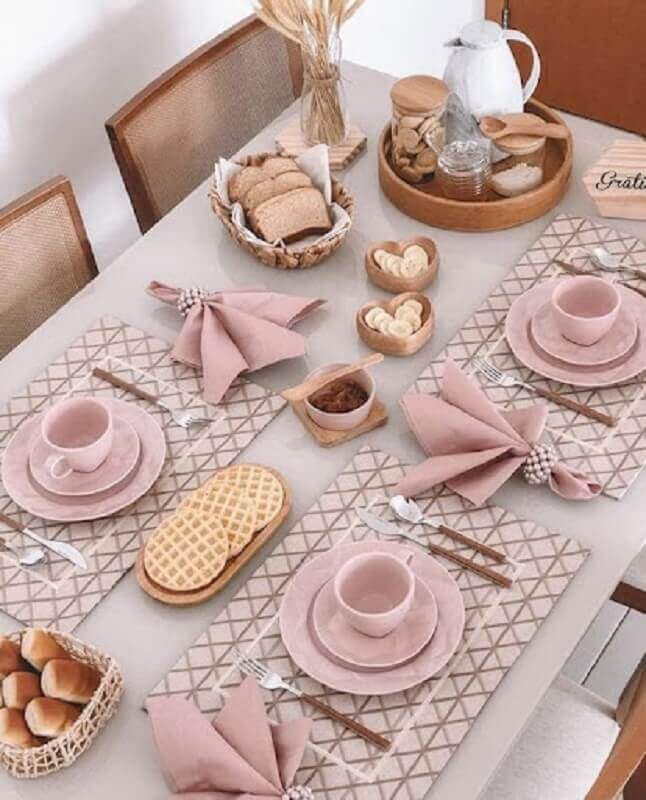 Decoração delicada para mesa de café da manhã rosa e branca Foto Pinterest