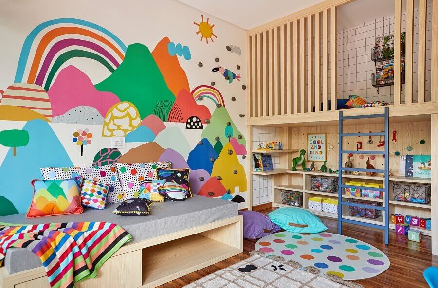 Papel de parede colorido para decoração de brinquedoteca planejada Foto Marcos Fertonani para MOOUI 