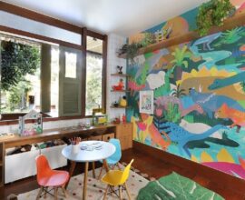 Papel de parede infantil colorido para decoração de brinquedoteca planejada Foto Leonardo Costa para MOOUI