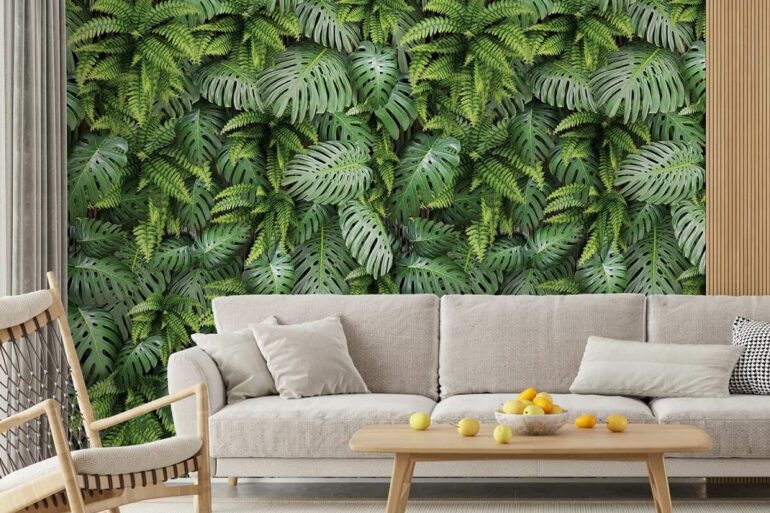 Sala de estar com papel de parede folhagem tropical. Fonte: Stixx
