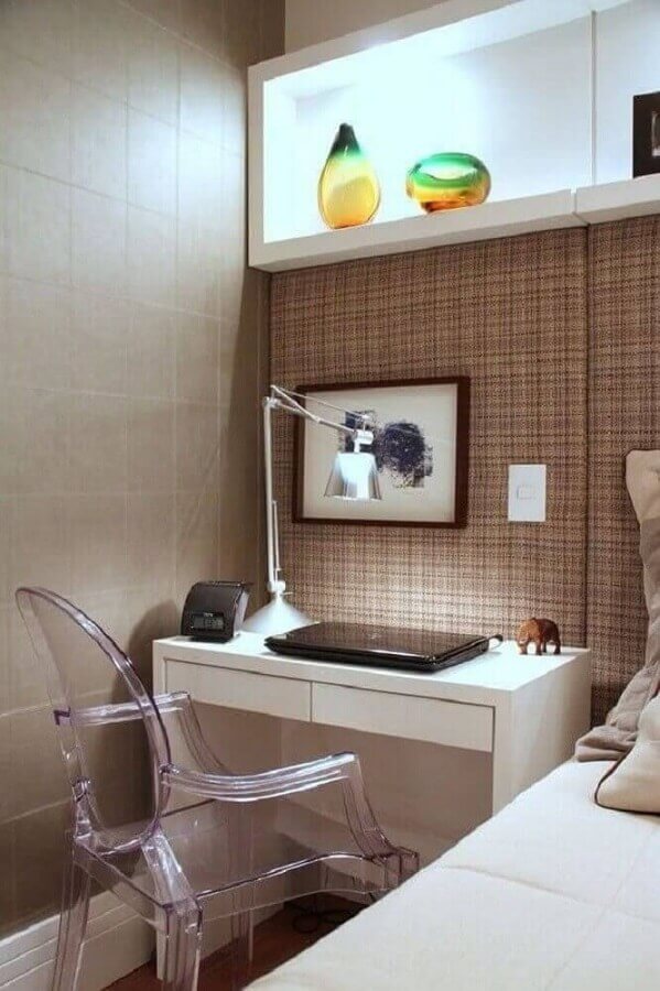 Decoração com móveis para home office pequeno no quarto Foto Casa Très Chic