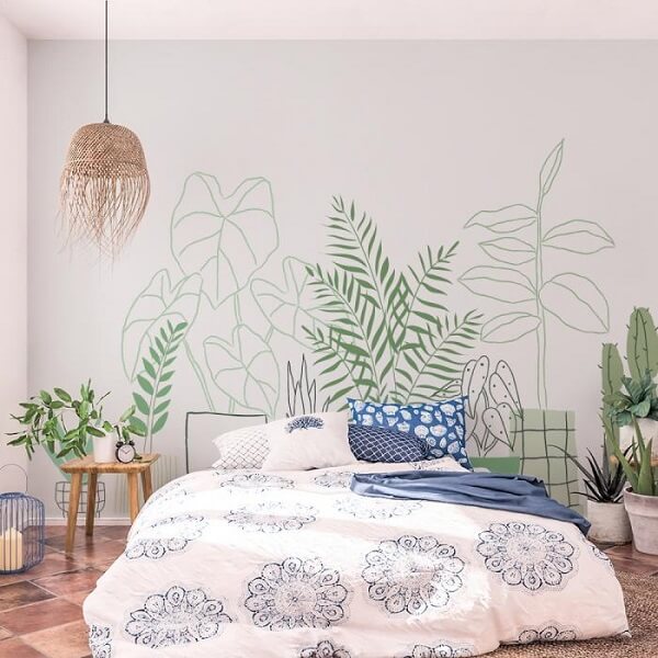 Decore a parede da cabeceira da cama com papel de parede folhagem. Fonte: Too Perfect
