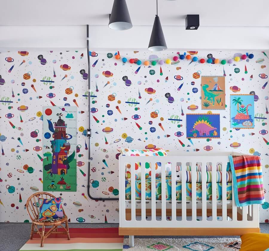Papel de parede cosmos para decoração de quarto de bebê divertido Foto Marcos Fertonani para MOOUI