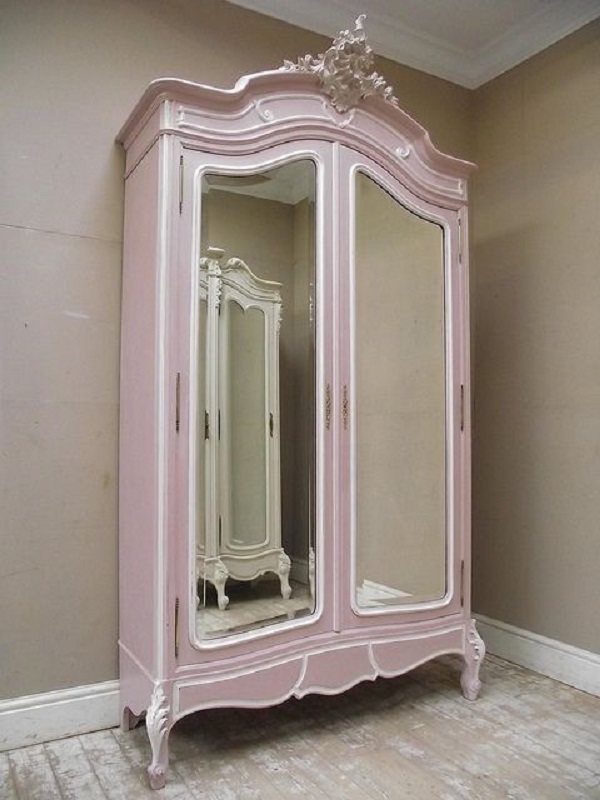 Guarda roupa provençal rosa e espelhado