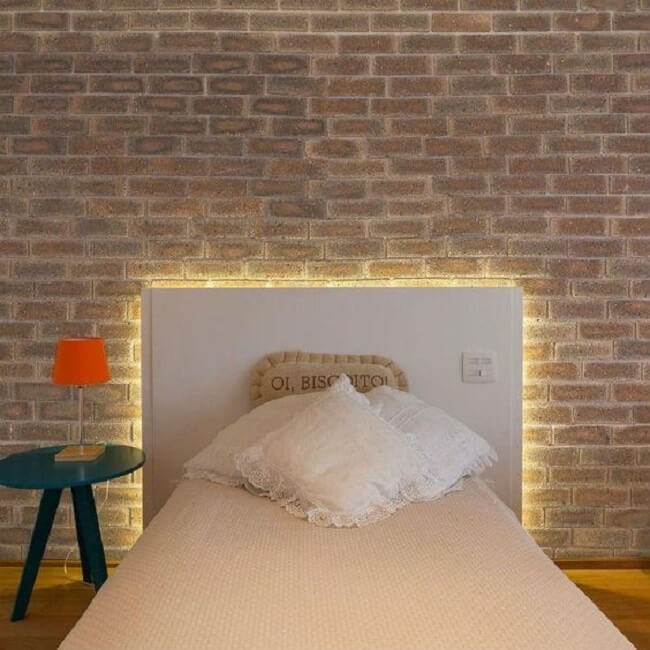 A cabeceira com LED traz conforto, sofisticação e modernidade. Fonte: Wattpad