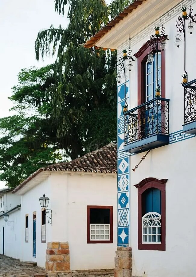 A janela colonial realça a arquitetura dessas casas construídas no centro histórico de Paraty. Fonte: Histórias de Casa
