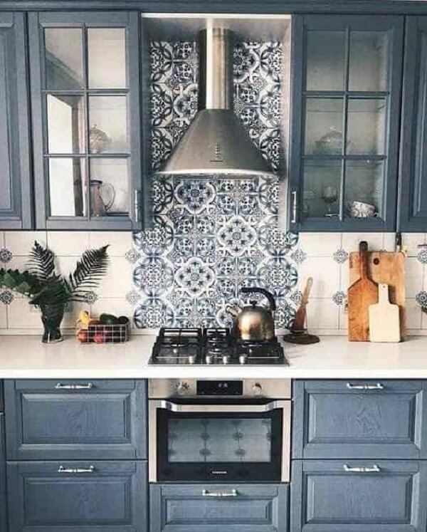 Adesivo para cozinha azul na parte do fogão