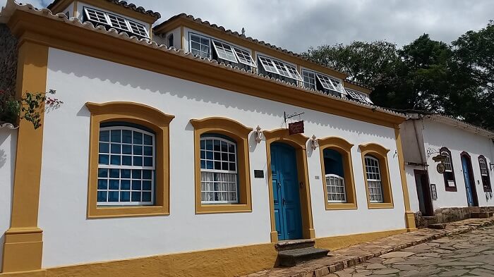 Arquitetura marcada por portas e janelas coloniais. Fonte: Instituo Histórico e Geográfico de Tiradentes
