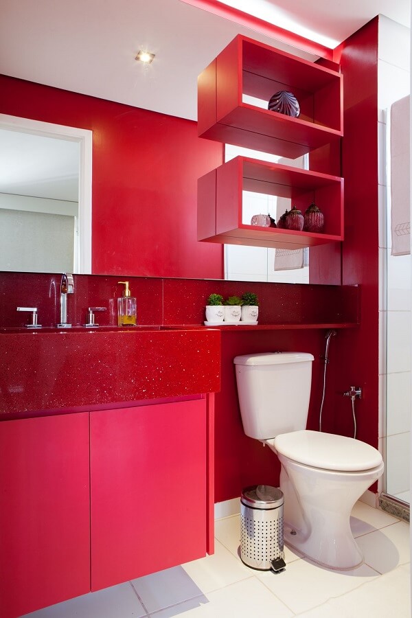 Banheiro chique na cor vermelha
