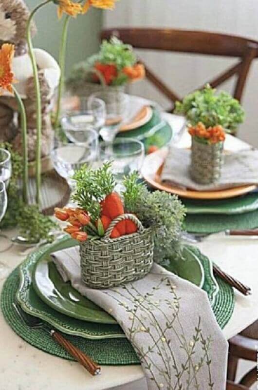 Cestinhas de mini cenouras para decoração de Páscoa para mesa Foto L Altare Assessoria