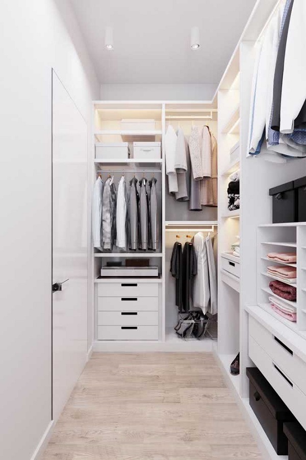 Closet com guarda roupa moderno