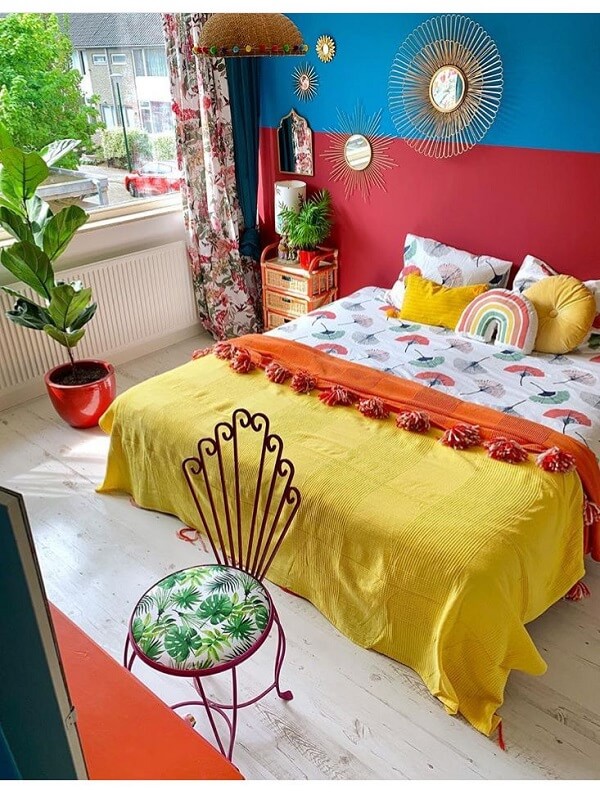 Cores que combinam com amarelo para quarto colorido e alegre