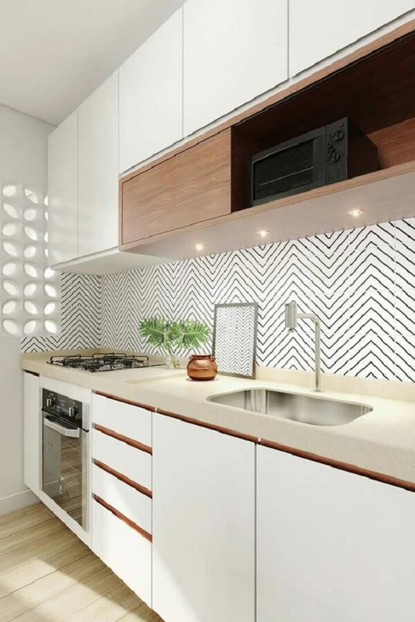 Cozinha branca com adesivo para parede