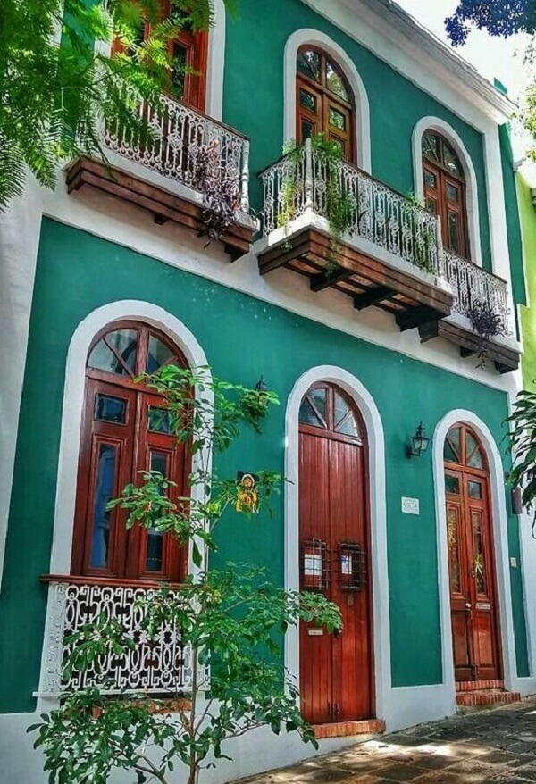 Decore a fachada do imóvel com modelos de janela colonial. Fonte: Marigloria Pacheco