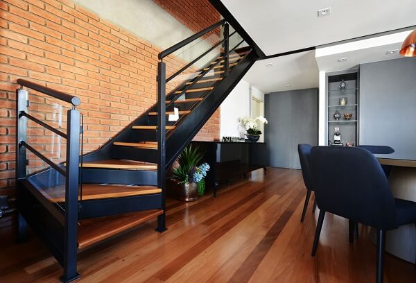 Escada para casa metalica e madeira
