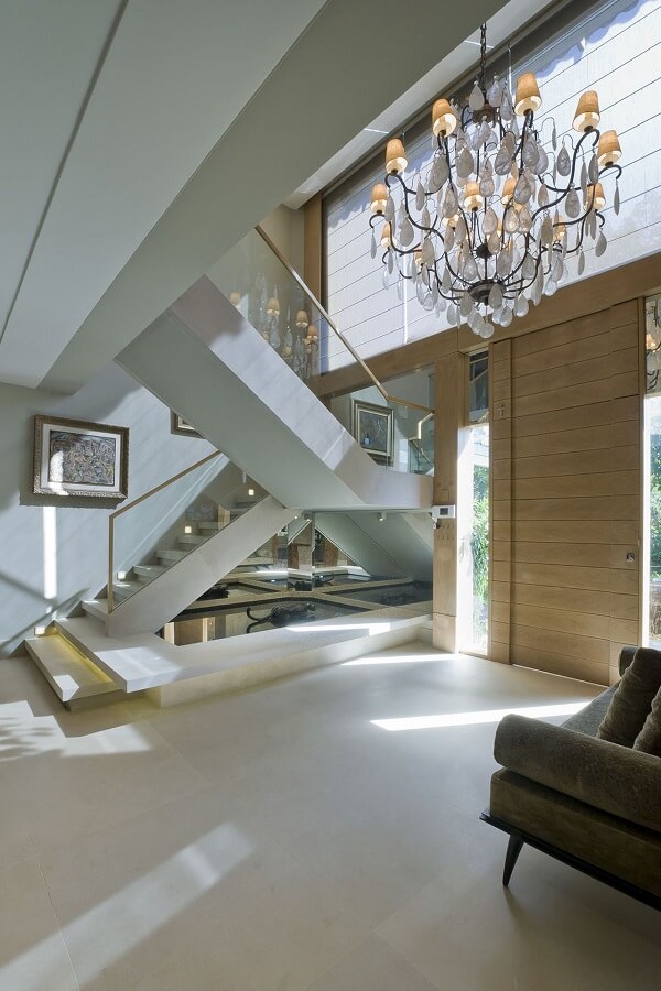 Escadas para casa com corrimão de vidro moderna