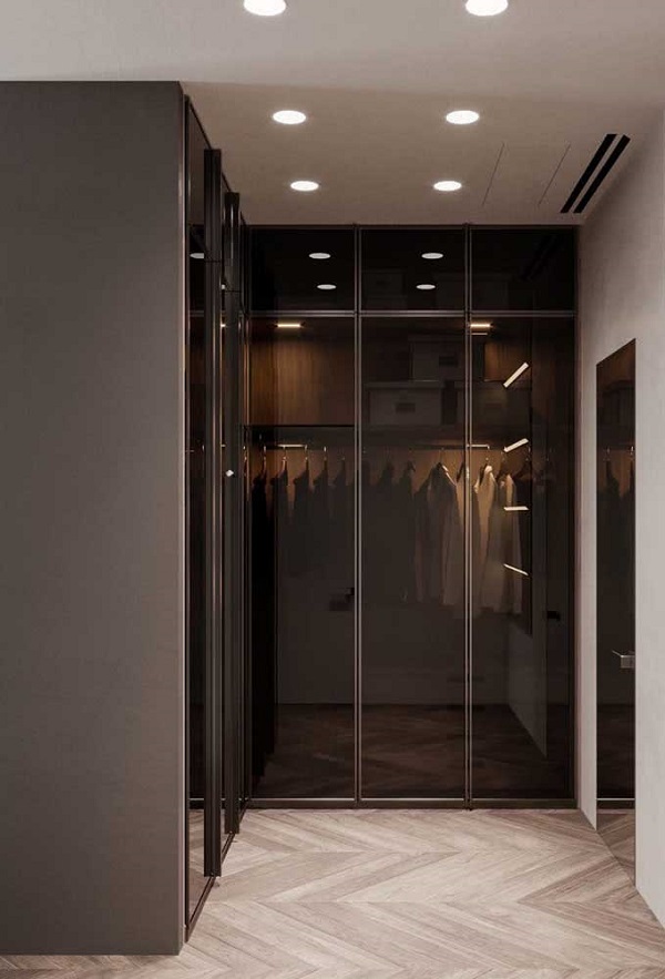 Guarda roupa moderno com portas de vidro reflecta