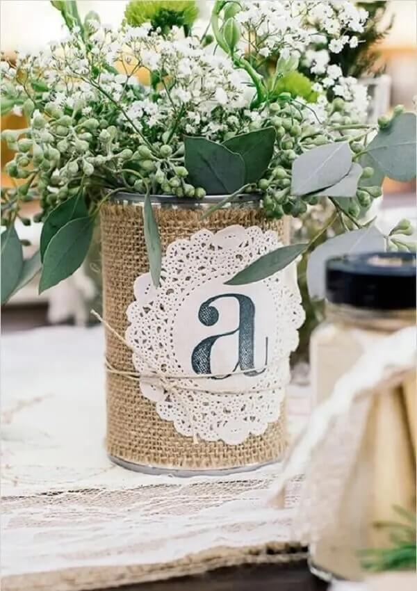 Ideias para o dia das mães: encape a lata decorada com tecido de juta. Fonte: Pinterest