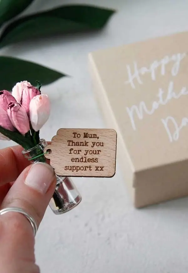 Ideias de lembrancinhas para o dia das mães: flores delicadas que fazem toda a diferença. Fonte: Decor Fácil