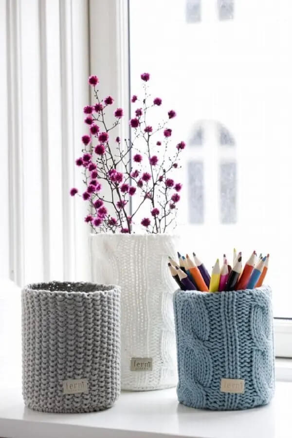 Ideias para o dia das mães: latas decoradas com crochê. Fonte: Pinterest