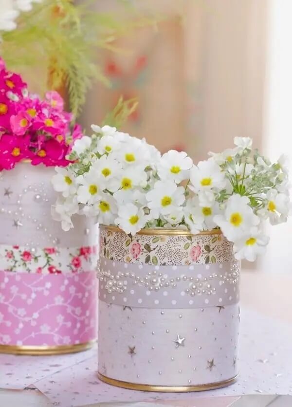 Ideias para o dia das mães latas decoradas com flores. Fonte: Pinterest