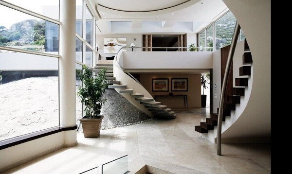Mansão com escadas para casa moderna