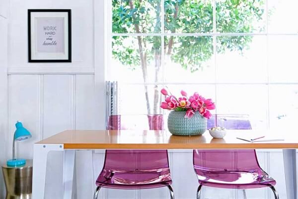 Mesa de jantar com cadeira acrilico transparente rosa