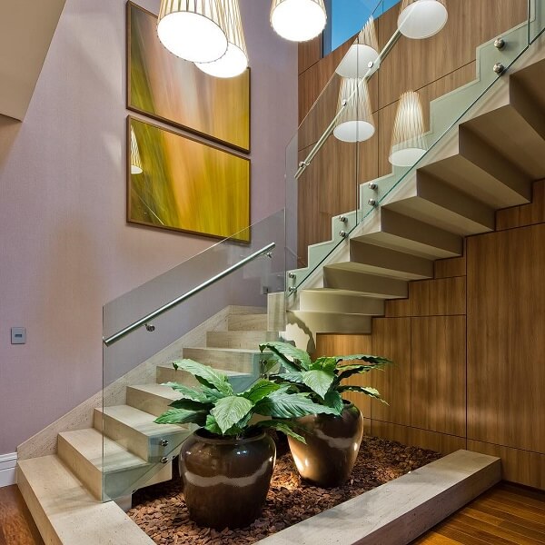 Modelos de escadas para casa moderna com jardim de inverno
