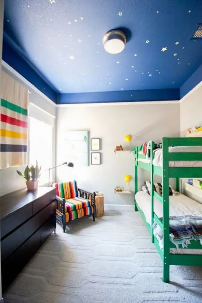 O carpete para quarto infantil branco traz harmonia para o décor. Fonte: Dany Sabra