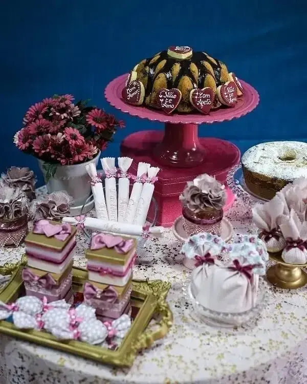 Os biscoitos decorados são exemplos de ideias criativas para o dia das mães. Fonte: Na Lua Festas