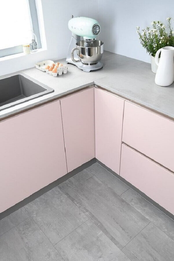  Quartzo stone cinza claro com armários cor de rosa moderno para decoração de cozinha Foto Cuisines