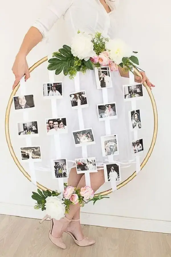 Reúna as melhores fotos e crie um lindo painel para o dia das mães. Fonte: Solteiras Noivas Casadas