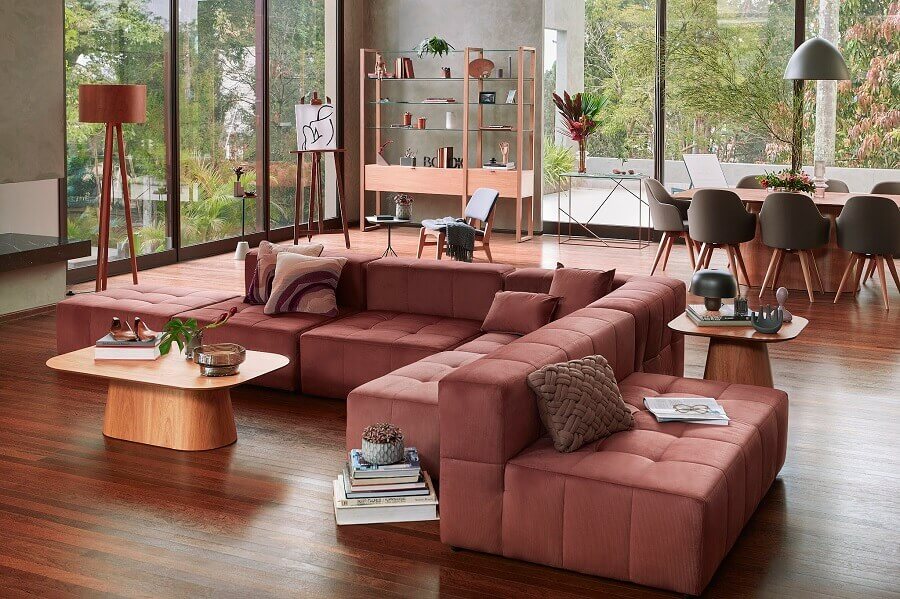 Salas de estar e jantar decoradas com sofa modular rosa Foto TokEStok