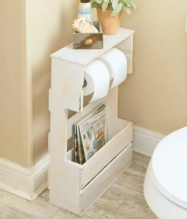 Você pode pintar os caixotes de madeira para elas tenham destaque no banheiro. Fonte: Revista Artesanato