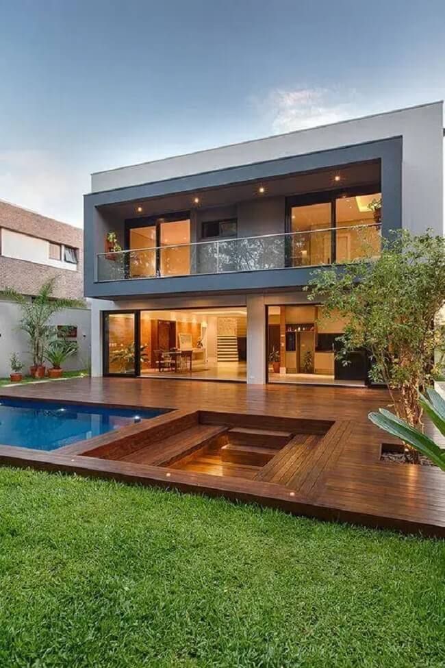 Casa moderna com fachada cinza