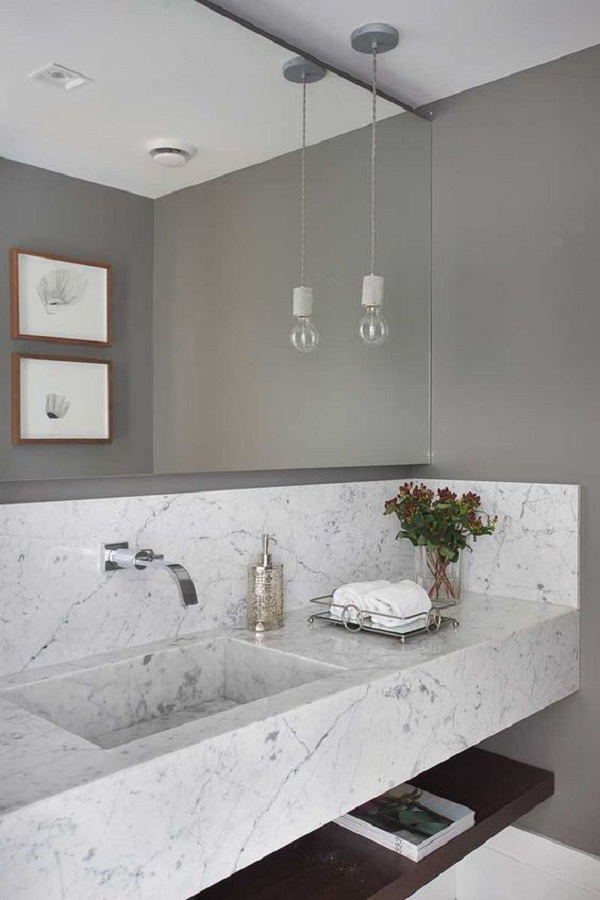 Pia de banheiro de mármore branco com torneira de parede
