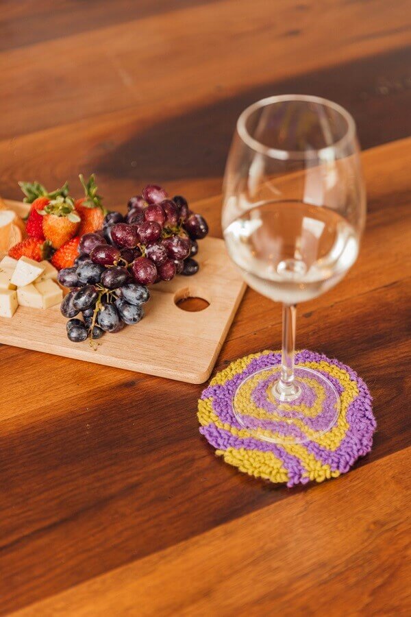 Porta copo colorido artesanal para espaço gourmet no terraço Foto Círculo