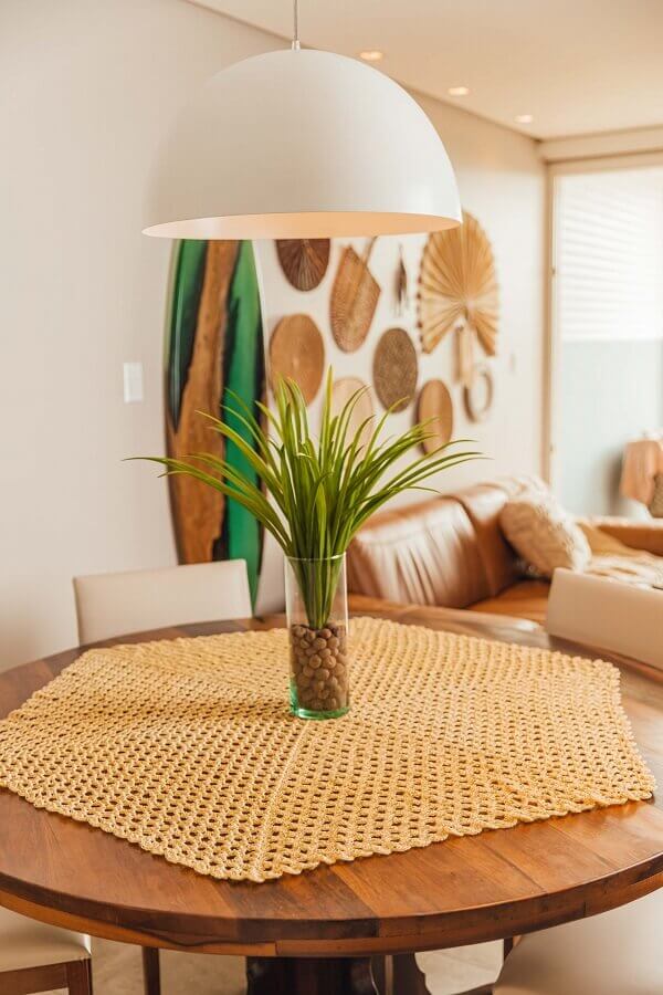Sala de jantar decorada com toalha de mesa de crochê Foto Círculo