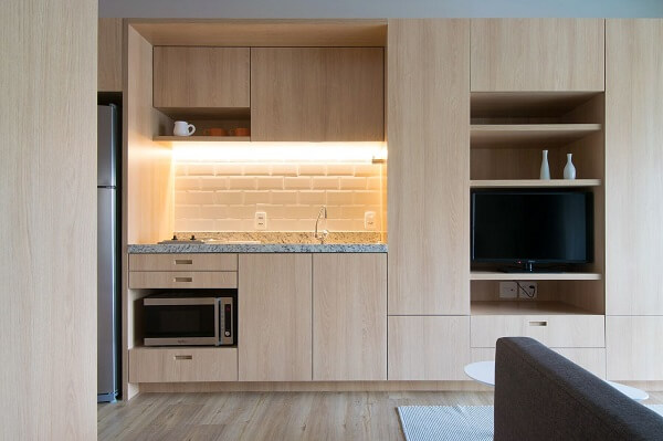 Armário de cozinha clean de madeira planejada