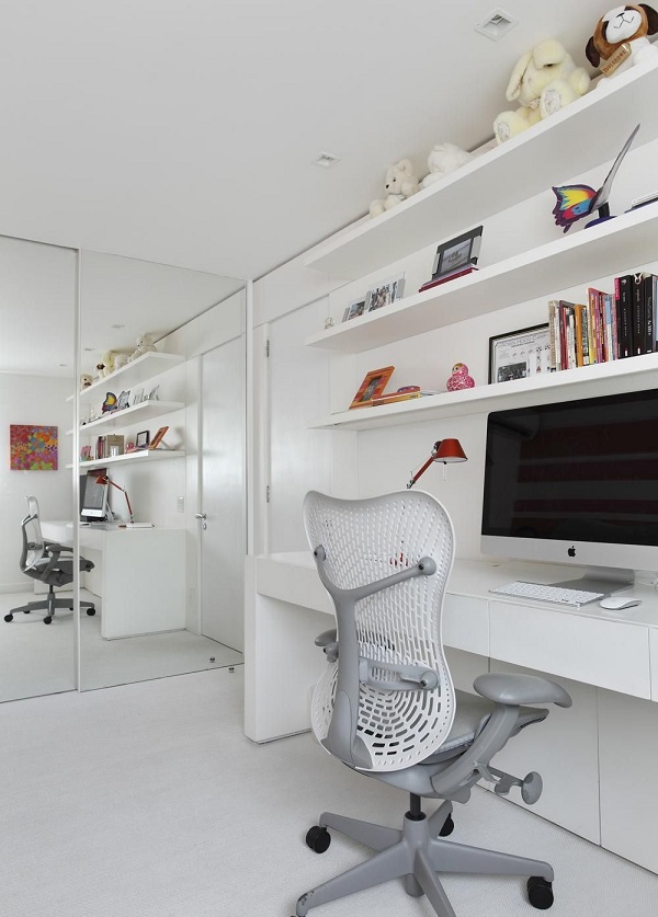 Cadeira ergonômica branca para escritório