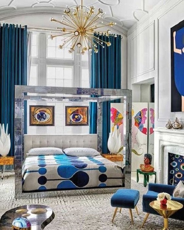  Cortina azul com cama espelhada