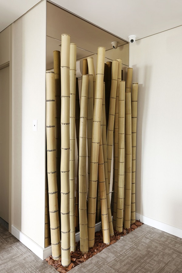 Parede decorada com bambu ornamental