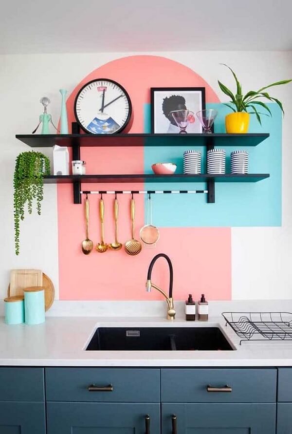 Pintar parede com fita cozinha colorida e alegre