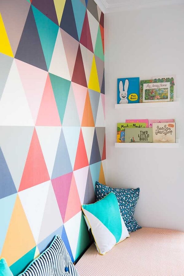 Pintar parede com fita deixa a decoração do quarto das crianças ainda mais alegre