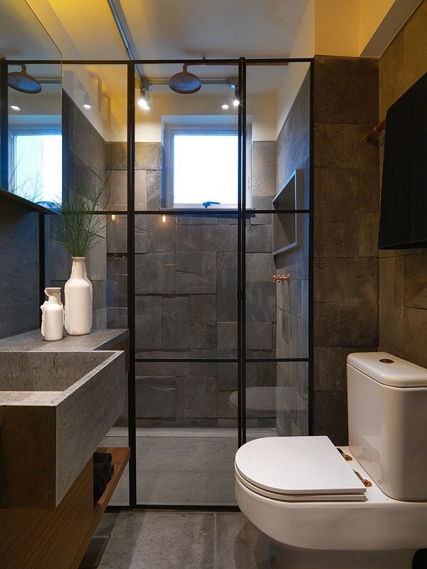 Projeto de banheiro moderno com chuveiro de teto