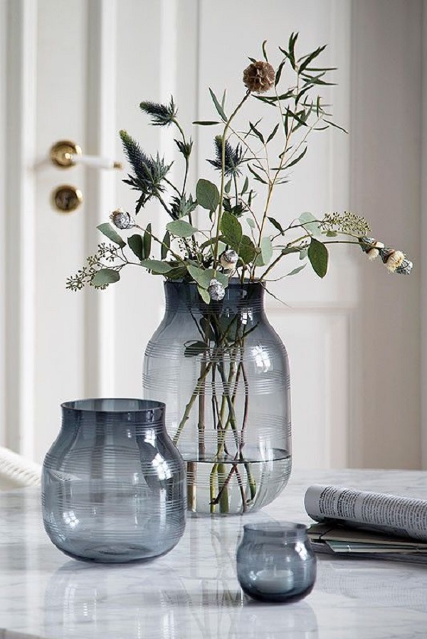 Vaso de vidro cinza para plantas delicadas