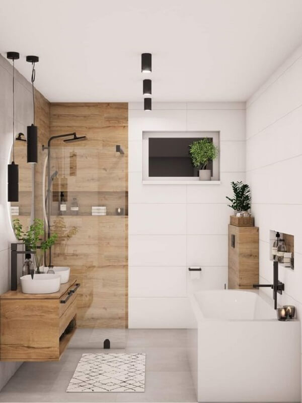 Banheiro bege com madeira na parede e bancada