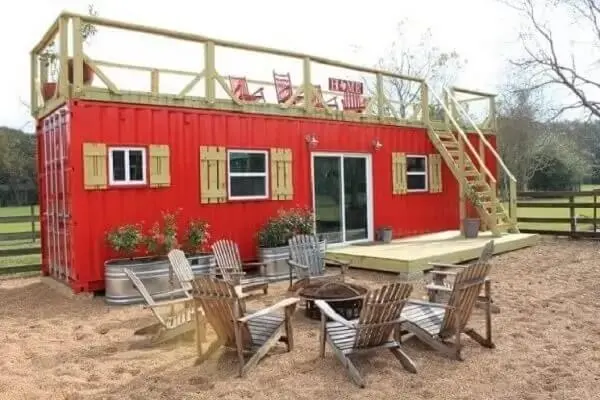 Casa vermelha container com terraço